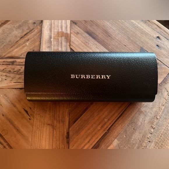 Burberry Accessories - Burberry Sunglass Case